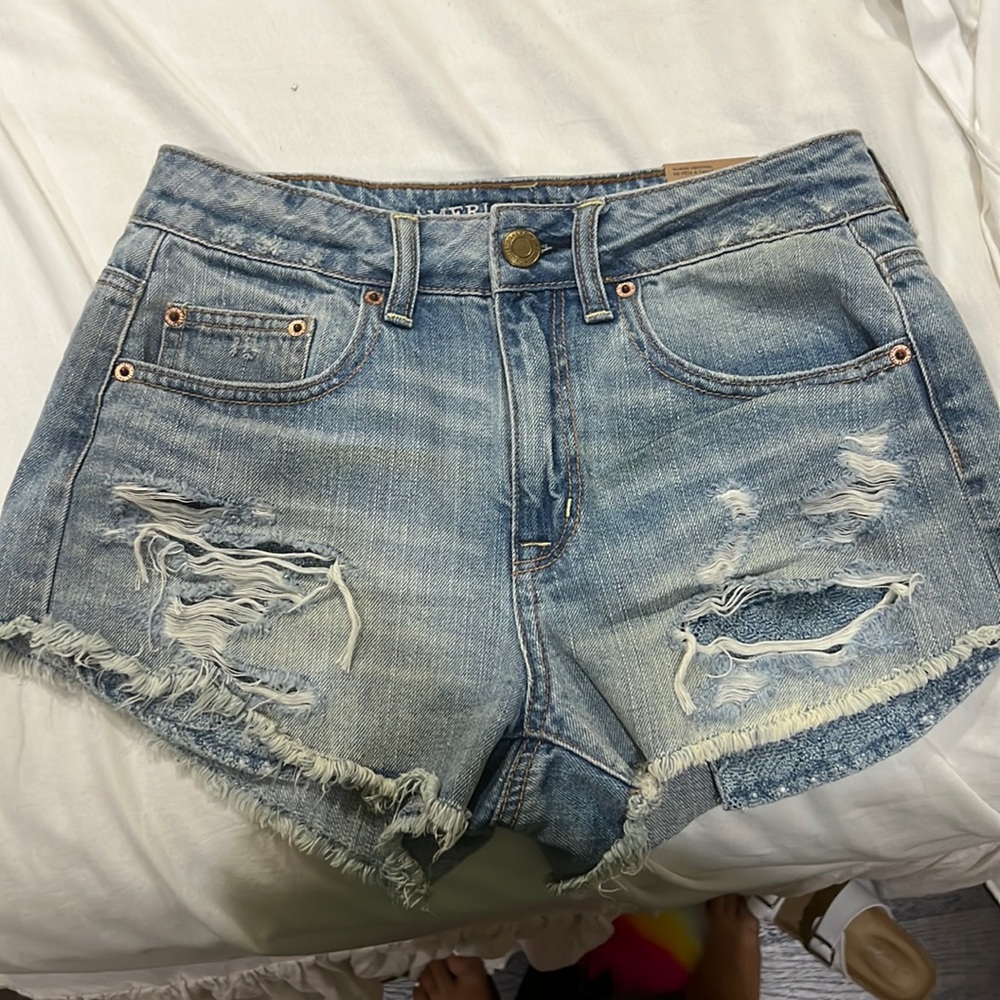 High-rise brand new size 4 American eagle jean shorts
